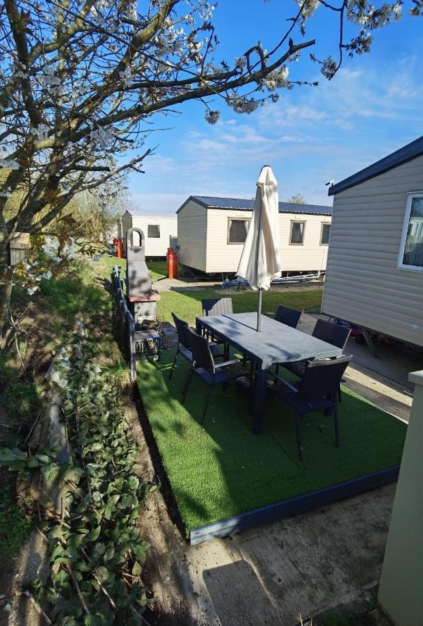 3 Bedroom Caravan With Hot Tub Tattershall Lakes Εξωτερικό φωτογραφία