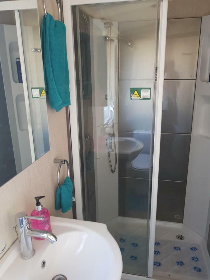 3 Bedroom Caravan With Hot Tub Tattershall Lakes Εξωτερικό φωτογραφία